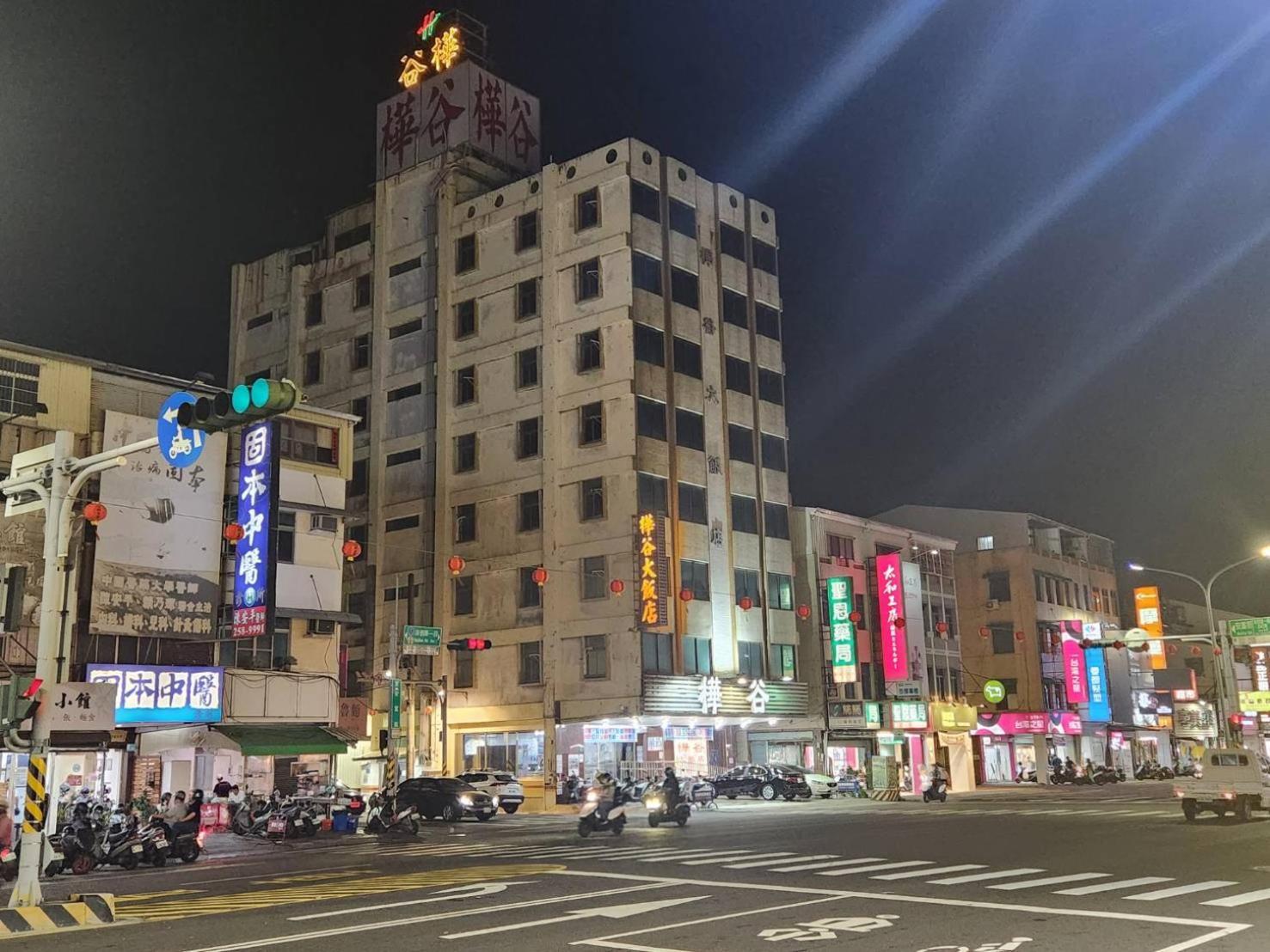 Hua Ku Hotel Tainan Exterior foto